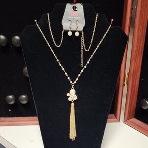 Paparazzi Necklace - Uniquely Uptown - White/Gold